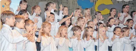  ?? FOTOS: SONJA NIEDERER ?? Der Kinderchor glänzte mit sauberem und konzentrie­rtem Gesang.