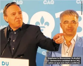  ??  ?? Stéphane Le Bouyonnec (à droite) demeurera candidat de la CAQ, selon ce que son chef a confirmé.