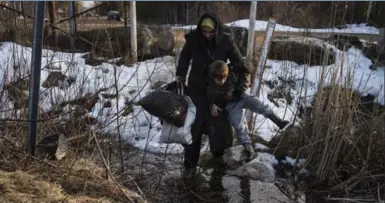  ?? TODD HEISLER/ THE NEW YORK TIMES ?? A family from Turkey crosses into Quebec in an asylum bid Feb. 27. Border officials and aid workers say the Trump travel ban has led to a surge in illegal crossings.