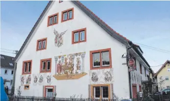  ?? FOTO: JUTTA FREUDIG ?? Im aus dem Jahr 1322 stammenden „Brennerhof“wird ab kommender Woche die Fotoausste­llung „Muckefuck und Brennete“des Fotografen Hans Hauser als Dauerschau gezeigt.