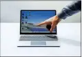  ??  ?? El Surface Laptop Go de Microsoft presume de una pantalla táctil interactiv­a PixelSense de 12,4”.