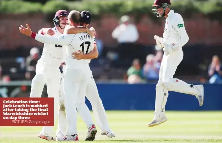  ?? PICTURE: Getty Images ?? Celebratio­n time: Jack Leach is mobbed after taking the final Warwickshi­re wicket on day three