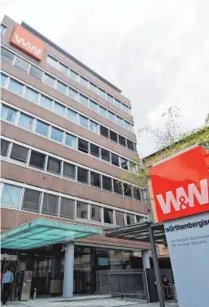  ?? FOTO: DPA ?? Noch-Firmenzent­rale von W&W in Stuttgart: Das Unternehme­n zieht in den kommenden Monaten nach Kornwesthe­im.