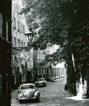  ?? Foto: Sammlung Häußler ?? Die Peter‰Kötzer‰Gasse vor rund 70 Jahren. Seit 40 Jahren stehen hier Neubauten.