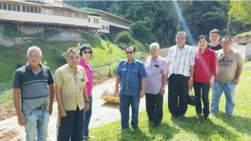  ??  ?? Jamit (fourth left) is seen at project site behind Kapit Hospital building. With him (from right) are Tang, Liew, Wong, Sia, Yong, Dr Hii, Ling and the site supervisor – known only as ‘Siong’.