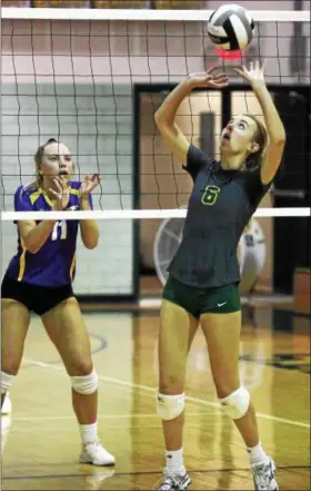  ?? RANDY MEYERS — THE MORNING JOURNAL ?? London Voss of Amherst sets the ball as Avon’s Katie Sopko gets ready to defend. Amherst dropped three spots in the state poll after being swept by Avon on Oct. 12.