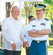  ??  ?? Defense Secretary Delfin Lorenzana and Col. Ernest Lee.