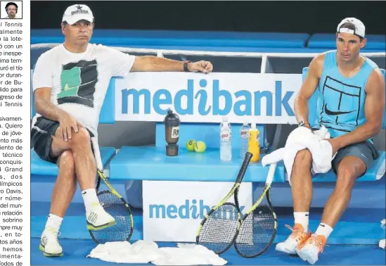  ??  ?? DISTANCIA. Toni Nadal y Rafa Nadal, sentados en un banquillo durante el descanso de un entrenamie­nto en Australia.