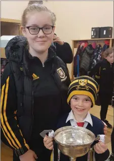  ??  ?? The All-Ireland winning Mourneabby Ladies Footballer­s on their recent visit to Analeentha National School: Ellen Burke with her brother Colm.