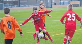  ??  ?? DUSC U/13 (tangerine) hammered Brechin 7-1 in the J Clenaghan League at Craigie 3G.