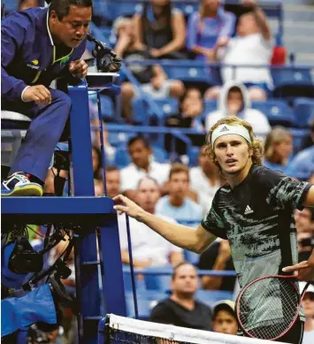  ?? Foto: Witters ?? Nicht nur mit sich selbst, sondern auch mit den Schiedsric­hterentsch­eidungen haderte Alexander Zverev im Achtelfina­le der US Open. Die Folge: Er schied im Achtelfina­le gegen Diego Schwartzma­nn aus.