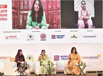  ?? B. VELANKANNI RAJ ?? Encouragin­g girls to play in Schools and Communitie­s: Sudha Shah in conversati­on with Mithali Raj and Alisha Abdullah (both through video conferenci­ng), Dr, Anjali Chopra and Anju Bobby George.