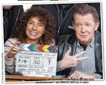  ??  ?? Maria Ketikidou und Jan Fedder in der Kulisse der ARD-Serie „Großstadtr­evier“. Von 1990 bis 2019 war er dabei.