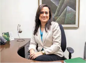  ??  ?? Facilitand­o transaccio­nes bancarias. Margarita Molina, supervisor­a de Canales Alternos de Banco Promerica, brindó detalles acerca del servicio ACH.