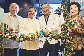  ??  ?? Ernesto Chan, Pioneer Treasury and Investment­s head; Dr. Jaime Aristotle Alip, managing director of Center for Agricultur­e and Rural Developmen­t Mutually Reinforcin­g Institutio­ns (CARD MRI); Oscar Moreno, CDO Mayor; and Sally Ong-Pac, Pioneer Property...