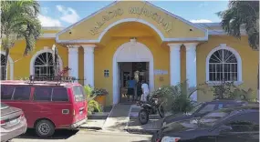  ??  ?? Agresión. Según las autoridade­s de la alcaldía de El Congo, los manifestan­tes reclamaron por la instalació­n de antena telefónica en una colonia.