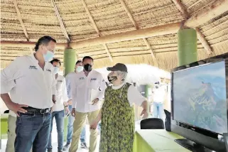  ?? /CORTESÍA PAN ?? Trabajo conjunto a favor del medio ambiente ofreció Kuri González durante su visita en Jalpan de Serra