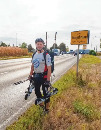  ?? Fotos: Jürgen Göttle ?? Martin Fluch machte auf seiner Rollerblad­etour von Georgien nach Heidelberg in Königsbrun­n Pause.