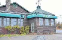  ?? FRANCIS CAMPBELL • THE CHRONICLE HERALD ?? Curly Portable's bar and restaurant, a mainstay in Enfield for 35 years, has closed and the property is for sale.