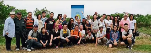  ?? — Submited by sunshine-y member CHEE YEN LEE ?? One with nature: Members of Kuala Lumpur’s Sunshine Club enjoying the many charms of Dusun Matahari, a kaffir lime farm in Lanchang Bukit Tinggi recently. The group toured the farm, watched the fruits being processed into juice, and learnt about kaffir...