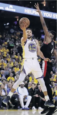  ?? AP ?? > Stephen Curry lideró a los Warriors.