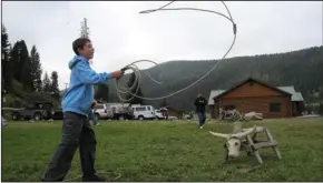  ?? JOSH NOEL/CHICAGO TRIBUNE ?? Samuel Cashwell of Raleigh, N.C., gives roping a shot at the 320 Guest Ranch in Big Sky, Mont. on Aug. 16, 2012.