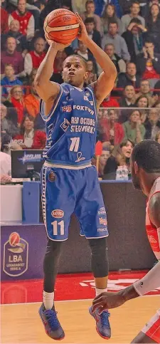  ?? CIAM ?? Dominic Waters, 30 anni, playmaker di Cantù: 25 punti