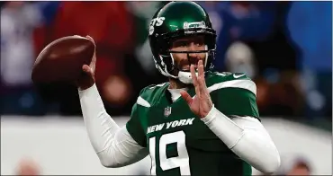  ?? ?? Veteran quarterbac­k Joe Flacco will start for the Jets when they face Miami on Sunday. (AP Photo/Adam Hunger)