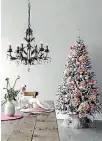  ?? BELINDA MERRIE/STUFF BELINDA MERRIE/STUFF ?? Pink and white is a fresh and pretty Christmas colour scheme.