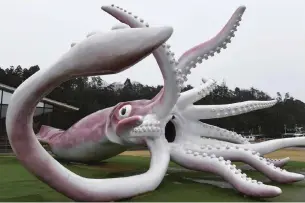  ?? ?? The Yomiuri Shimbun Ika King, a giant squid monument that withstood an earthquake and tsunami during the Jan. 1 Noto Peninsula Earthquake, is seen in Noto, Ishikawa Prefecture, on Feb. 25.