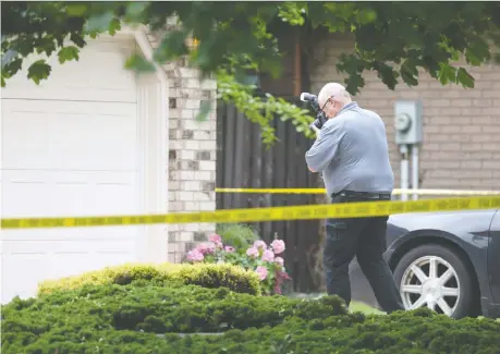  ?? DAX MELMER FILES ?? An Special Investigat­ions Unit investigat­or works at the scene of a police-involved fatal shooting of a man in Tecumseh in June 2019.