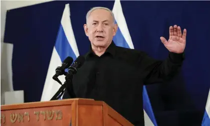 ?? ?? Benjamin Netanyahu left Saturday night’s press conference early after facing hostile questions from reporters. Photograph: Xinhua/ Shuttersto­ck