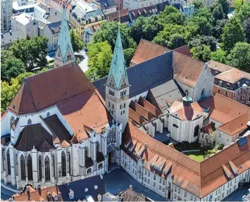  ?? Foto: Ulrich Wagner ?? Auf unserem Bild ist der Augsburger Dom zu sehen. Das Bistum Augsburg ist derzeit dabei, die in der ganzen Diözese existieren den Pfründesti­ftungen zu zentralisi­eren. Das sorgt vielerorts für Unruhe.
