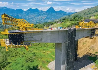  ?? FOTO MANUEL SALDARRIAG­A ?? La conexión de Cuarta Generación, con 50,5 km de intervenci­ón y 32,2 km de vía nueva, tiene además tres intercambi­adores viales en Camilo C, Titiribí y La Sinifaná.