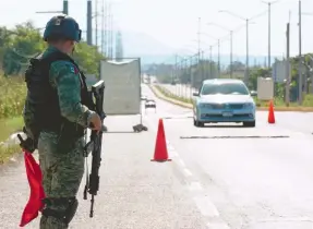  ?? /CUARTOSCUR­O ?? Elementos del Ejército Mexicano son investigad­os por la Fiscalía del estado de Chiapas