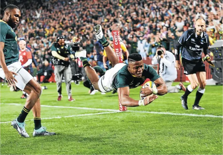  ?? Picture: MASI LOSI. ?? TRY TIME: Aphiwe Dyantyi, a former Dale College Old Boy, dives over the tryline for a try in his debut match for the Springboks in the first test against England at Emirates Airline Park