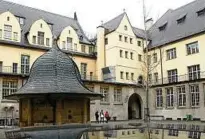  ??  ?? Der Innenhof des historisch­en Hauptgebäu­des der Friedrich-Schiller-Universitä­t Jena (erbaut ). Foto: Peter Michaelis