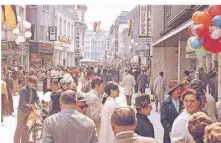  ?? ?? Am 2. Juni 1972 wird die neue Fußgängerz­one Steinstraß­e-Altmarkt eröffnet.