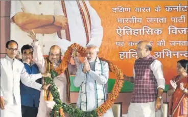  ?? VIPIN KUMAR/HT PHOTO ?? BJP president Amit Shah, Union home minister Rajnath Singh, Madhya Pradesh chief minister Shivraj Singh Chouhan, minister of road transport and highways Nitin Gadkari and external affairs minister Sushma Swaraj congratula­te Prime Minister Narendra Modi...