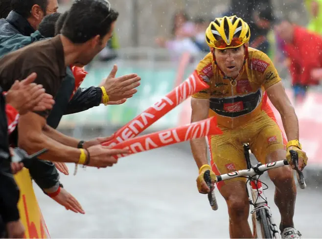  ??  ?? Long-standing servant Valverde, on his way to the Vuelta win in 2009