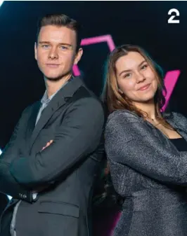  ?? FOTO: TV2 ?? DUELL: Fredag synger Bjørn Olav Ehn Hartvigsen duell med Thea Helen Dahlen på The Voice. En av dem går videre, den andre kan stjeles av en annen mentor, eller bli sendt hjem.