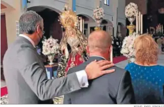  ?? MIGUEL ÁNGEL GONZÁLEZ ?? La Virgen de la Concepción Coronada, rodeada de flores, en Las Viñas.