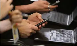  ?? (Photo AFP) ?? Le texte vise à une meilleure répartitio­n des droits d’auteur.