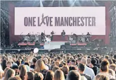  ?? FOTO: REUTERS ?? 50.000 Zuschauer finden sich auf dem Cricketgel­ände des Fußballsta­dions Old Trafford ein.