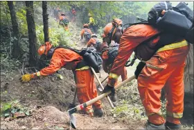  ?? MARCIO JOSE SANCHEZ — THE ASSOCIATED PRESS ?? A California Department of Correction­s crew builds a containmen­t line along Highway 9 to prevent the spread of the CZU August Lightning Complex Fire Aug. 22 in Boulder Creek.