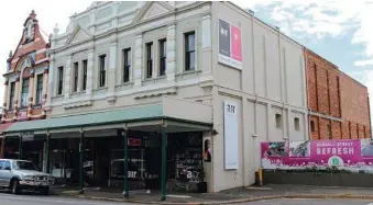  ?? PHOTO: CONTRIBUTE­D ?? MULTIPLE USES: The standalone building at 37 Russell Street is generating plenty of interest.