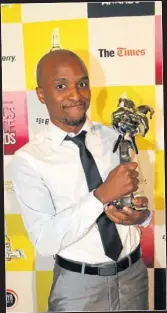  ??  ?? TOP DOG: Tats Nkonzo received the BlackBerry Breakthrou­gh Act Award at the 2012 Comic ’ s Choice Awards 2012.