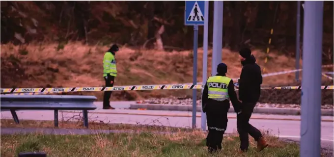  ?? FOTO: ØYVIND JOHNSEN ?? AVSPERRET: Politiet har sperret av ulykkesste­det.