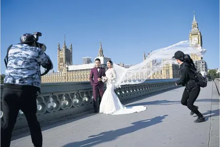  ??  ?? LEFT Jiachun Lin and Da Song pose for a prewedding photograph on Westminste­r Bridge in London. BELOW Customers wait for their turn to be photograph­ed at Golden Ladies, a Beijing studio that is open 24 hours a day to meet high demand.