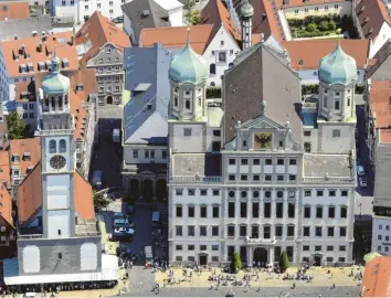  ?? Archivfoto. Ulrich Wagner ?? Am 1. Mai nimmt die neue Stadtregie­rung im Augsburger Rathaus ihre Arbeit auf.